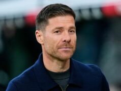 Xabi Alonso sa rozhoduje o pracovnej ponuke od európskych gigantov uprostred odkazov v Liverpoole MADRID, ŠPANIELSKO – 4. JANUÁRA: Xabi Alonso, manažér Realu Madrid, sleduje pred zápasom LaLiga EA Sports medzi Realom Madrid CF a Realom Betis Balompié na Estadio Santiago Bernabeu 4. januára 2026 v Madride v Španielsku. (Foto Alvaro Medranda/Quality Sport Images/Getty Images)