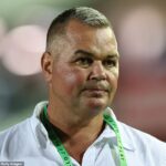 Tréner Manly Sea Eagles Anthony Seibold vie, že v roku 2026 sa musí rozbehnúť – a svojim hráčom išiel príkladom tým, že v prestávke zmenil svoju postavu.