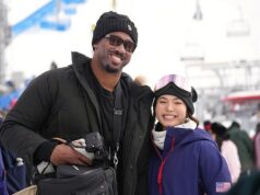 Zaľúbený hrdina NFL absolvoval cestu zo Super Bowlu na zimné olympijské hry, aby povzbudil svoju priateľku snowboardistku Myles Garrett prešiel cez pol sveta, aby sledoval svoju snoubordovú hviezdnu priateľku Chloe Kim, ako zhodila vedúcu jazdu v kvalifikácii žien na U-rampa na zimných olympijských hrách.