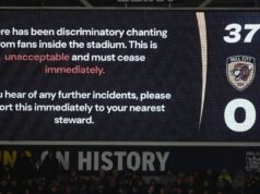 Zatknutia počas zápasu Hull vs Chelsea za diskriminačné skandovanie napriek opakovaným varovaniam Počas zápasu o FA Cup došlo k zatknutiu