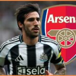 Sandro Tonali sa prizerá počas tréningu Newcastlu