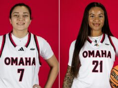 Ženské univerzitné basketbalistky prichádzajú na záchranu po tom, čo ponorka pohltí 2 autá Ženské univerzitné basketbalistky prichádzajú na záchranu po tom, čo ponorka pohltí 2 autá