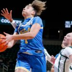 Ženy č. 2 UCLA predĺžili víťaznú sériu na 18 zápasov tým, že porazili číslo 13 v štáte Michigan