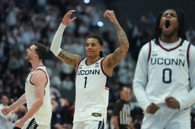 Zhrnutie 25 najlepších: č. 6 UConn puška č. 15 St. Basketbal NCAA: St. John v Connecticute