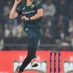 Sean Abbott, ktorý bol menovaný v prvom testovacom tíme Austrálie pre Ashes, ale po tom, čo podľahol zraneniu kolenného kĺbu, sa nedostal do Perthu, sa vracia na piatu sezónu so Surrey.