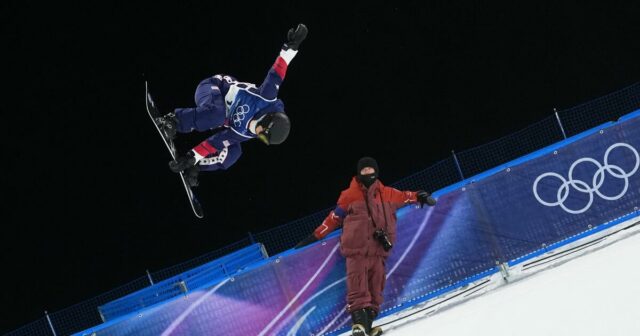 Zimné olympijské hry: Chloe Kim sa rozhodla súťažiť s jedným zdravým ramenom
