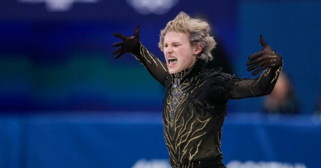 Zimné olympijské hry: Ilia Malinin, USA získali zlato v tímovom krasokorčuľovaní
