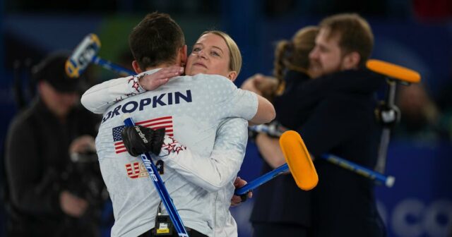 Zimné olympijské hry: USA získali striebro v curlingu zmiešaných dvojíc
