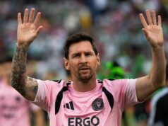 Zmluva o prestupe Tottenhamu ako dohoda s hráčom hodnoteným Lionelom Messim nastala v lete Alejo Veliz v akcii za Spurs.