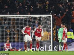 Znepokojený Arsenal vyzerá v panike a prenasledovaný predchádzajúcimi neúspechmi – táto remíza s Wolves je úderom kladiva pre ich nádeje na titul a Mikel Arteta zúfalo potrebuje jednu hviezdu, aby sa vrátil, aby zastavil prepad, píše IAN HERBERT Arsenal zahodil vedenie 2:0, keď remizoval 2:2 so spodnou časťou tabuľky Wolves na ihrisku Molineux.