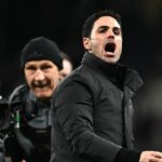 Mikel Arteta gestikuluje