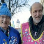 Zoznámte sa s obchodníkmi so špendlíkmi, ktorí na zimné olympijské hry priniesli 15 000 odznakov