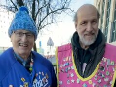 Zoznámte sa s obchodníkmi so špendlíkmi, ktorí na zimné olympijské hry priniesli 15 000 odznakov Zoznámte sa s obchodníkmi so špendlíkmi, ktorí na zimné olympijské hry priniesli 15 000 odznakov