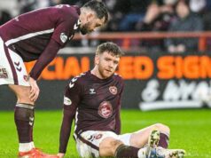 Zranenia Findlaya, Ageua a Gordona zasiahli Hearts Na snímke zranení hráči Hearts s kapitánom Lawrencom Shanklandom