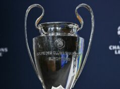 Žreb Ligy majstrov do 16 rokov bol vyhlásený za neplatný po obrovskej chybe Andrey Arshavin (L) počas žrebu osemfinále Ligy majstrov 2021