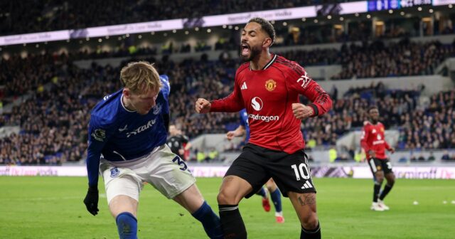 Matheus Cunha oslavoval v tvári Jamesa Garnera po strelenom góle pri výhre Man Utd 1:0 nad Evertonom