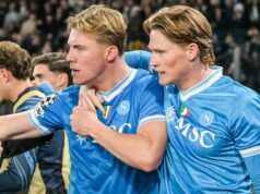 „Bože, ochraňuj“ bývalého hráča Man Utd, ktorý novinári prezývali „Rocky of football“. „Bože, ochraňuj“ bývalého hráča Man Utd, ktorý novinári prezývali „Rocky of football“.