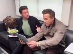 „Čo to sakra ***!“: Majiteľ Wrexhamu Ryan Reynolds je VEĽMI nadšený, keď sa dozvie, že tím Championship sa po žrebovaní FA Cupu stretne s veľkými šelmami Premier League Chelsea. Ryan Reynolds, ktorý sledoval žreb FA Cupu v spoločnosti superhviezdy Hugha Jackmana, vyzeral ohromene, že Wrexham vytiahol Chelsea.