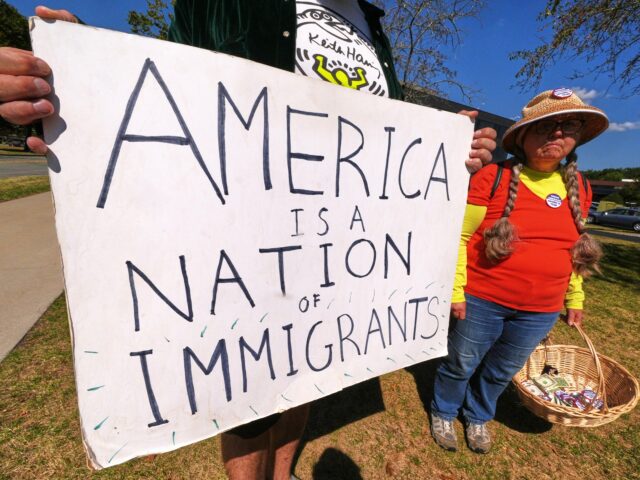 „Nepravdivý príbeh“: Rodiny napádajú Trumpovo pozastavenie víz pre USA pre „Nepravdivý príbeh“: Rodiny napádajú Trumpovo pozastavenie víz pre USA pre 75 krajín | Správy Donalda Trumpa