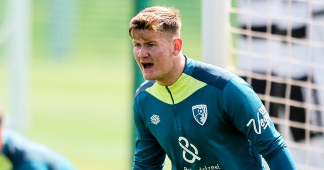 „Odmietol som denný prevod z Man Utd – jeden telefonát Callan McKenna z Bournemouthu počas tréningu v Canford Performance Center 6. mája 2025