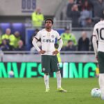 Hráči Chelsea reagujú počas prehry s Evertonom