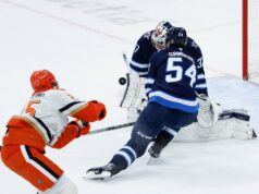 3-gólový príval zo strednej hry posiela Ducksa k víťazstvu nad Jets NHL: Anaheim Ducks vo Winnipeg Jets