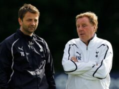 5 manažérov, ktorí povedali áno práci v Tottenhame, vrátane Harryho Redknappa a Tima Sherwooda Manažér Tottenhamu Hotspur Harry Redknapp (R) hovorí s asistentom Timom Sherwoodom počas tréningu v klubovom tréningovom zariadení v severnom Londýne 12. apríla 2011. Tottenham Hotspur sa v stredu stretne s Realom Madrid vo štvrťfinále Ligy majstrov UEFA, v druhom futbalovom zápase.