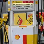 Na snímke: Poháňač na čerpacej stanici Aussie, ktorému minulý piatok došlo palivo. Vplyv iránskej vojny na ponuku a ceny sa zvýšil na stretnutí AFL na najvyššej úrovni