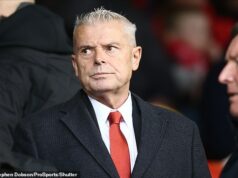 Aberdeen je klubom vo voľnom páde a ich honba za novým manažérom je katastrofou… Dave Cormack, Alan Burrows a Lutz Pfannenstiel by mali hanbiť zvesiť hlavu Predseda Aberdeenu Dave Cormack investoval veľa peňazí, ale urobil veľa zlých rozhodnutí