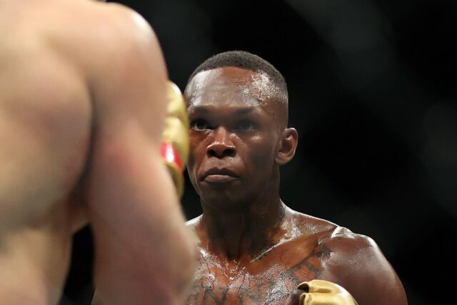Bývalý dvojnásobný šampión strednej váhy UFC Israel Adesanya (Getty Images)