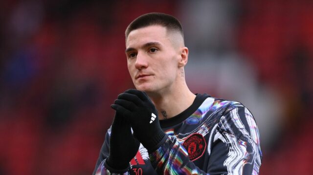 Benjamin Sesko počas zápasu Premier League medzi Manchestrom United a Crystal Palace na Old Trafford. 