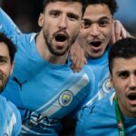 Bernardo Silva, Rodri a Erling Haaland z Manchestru City dvíhajú Carabao Cup