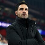 Francesco Pio Esposito z FC Internazionale sa pozerá počas zápasu Serie A Enilive medzi AC Miláno a FC Internazionale na štadióne Giuseppe Meazza 8. marca 2026 v Miláne v Taliansku (Foto Giuseppe Maffia/NurPhoto cez Getty Images)