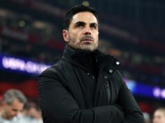 Agent prestupového cieľa Arsenalu prerušil mlčanie a potvrdil záujem Gunners Francesco Pio Esposito z FC Internazionale sa pozerá počas zápasu Serie A Enilive medzi AC Miláno a FC Internazionale na štadióne Giuseppe Meazza 8. marca 2026 v Miláne v Taliansku (Foto Giuseppe Maffia/NurPhoto cez Getty Images)