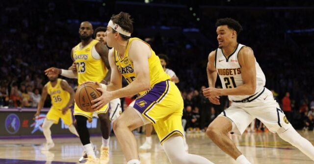 Ako Austin Reaves vytiahol perfektne zmeškaný trestný hod pre Lakers Ako Austin Reaves vytiahol perfektne zmeškaný trestný hod pre Lakers