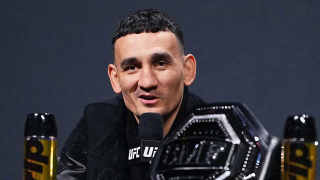 LAS VEGAS, NEVADA – 13. apríla: Max Holloway reaguje na jeho knokaut Justina Gaethjeho v majstrovskom zápase BMF počas podujatia UFC 300 v T-Mobile Arene 13. apríla 2024 v Las Vegas v Nevade. (Foto: Jeff Bottari/Zuffa LLC cez Getty Images)