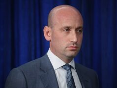 Ako jeden z najšokujúcejších škandálov univerzitného športu popohnal Stephena Millera na cestu stať sa Trumpovou pravou rukou Stephen Miller, pravá ruka Donalda Trumpa, si urobil meno počas štúdia na Duke University