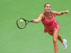 Ako naživo vysielať Aryna Sabalenka vs Elena Rybakina: tenisové finále Indian Wells, televízny kanál Elena Rybakina trafila bekhendom pri víťazstve nad Elinou Svitolinovou v ženskom semifinále na turnaji BNP Paribas Open v Indian Wells Tennis Garden v Indian Wells v Kalifornii 13. marca 2026.