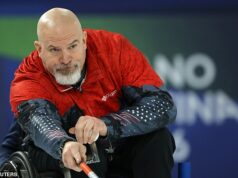 Ako nehoda pri šoférovaní pod vplyvom alkoholu zmenila Steva Emta z basketbalistu UConn na paralympijskú hviezdu curlingu Steve Emt sa stal curlerom na invalidnom vozíku po tom, čo ochrnul pri autonehode