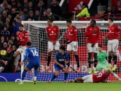 Ako sa pozerať na Bournemouth vs Man Utd – televízny kanál, živý prenos, čas začiatku Marcus Tavernier z AFC Bournemouth strelil tretí gól svojho tímu z priameho kopu počas zápasu Premier League medzi Manchestrom United a Bournemouthom na Old Trafford 15. decembra 2025 v Manchestri v Anglicku.