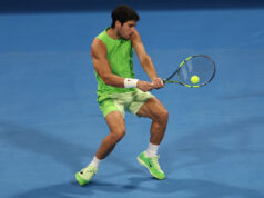 Ako sledovať 2026 BNP Paribas Open v Indian Wells: Harmonogram, kde streamovať zadarmo, kanál a ďalšie Tenis - Qatar Open - Medzinárodný tenisový a squashový komplex Khalifa, Dauha, Katar - 21. februára 2026 Španiel Carlos Alcaraz v akcii počas finálového zápasu proti Francúzovi Arthurovi Filsovi REUTERS/Mohammed Salem