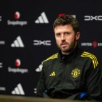 Michael Carrick hovorí počas tlačovej konferencie