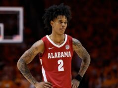 Alabamský strážca Aden Holloway bol zatknutý za prechovávanie marihuany Alabamský strážca Aden Holloway bol zatknutý za prechovávanie marihuany
