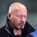 Alan Shearer sa pozerá