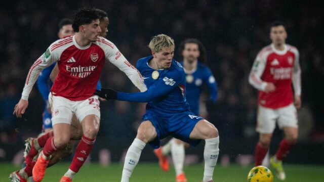 Alejandro Garnacho padne do oka Liamovi Roseniorovi počas tréningu Chelsea Alejandro Garnacho padne do oka Liamovi Roseniorovi počas tréningu Chelsea