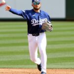 Alex Freeland z Dodgers sa snaží využiť výhody na druhej základni