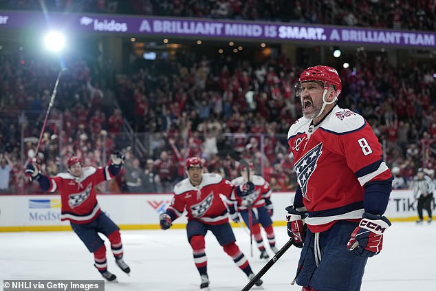 Alex Ovečkin sa opäť zapísal do histórie, pretože hviezda Capitals Hviezda Washingtonu Capitals Alex Ovečkin strelil v nedeľu svoj 1000. gól v kariére
