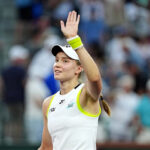 Elena Rybakina zdolala Jessicu Pegulu 6:1, 7:6(4) vo štvrťfinálovom zápase BNP Paribas Open na štadióne 1 v Indian Wells Tennis Garden v Indian Wells v Kalifornii vo štvrtok 12. marca 2026.