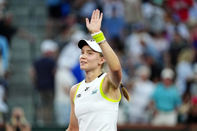 Elena Rybakina zdolala Jessicu Pegulu 6:1, 7:6(4) vo štvrťfinálovom zápase BNP Paribas Open na štadióne 1 v Indian Wells Tennis Garden v Indian Wells v Kalifornii vo štvrtok 12. marca 2026.