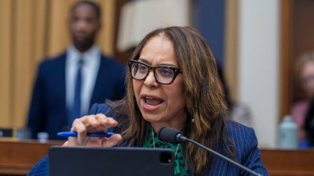 Americkí zákonodarcovia vyzývajú FIFA, aby znížila ceny lístkov na majstrovstvá sveta 2026
